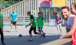 Football au camping Les Pierres Couchées